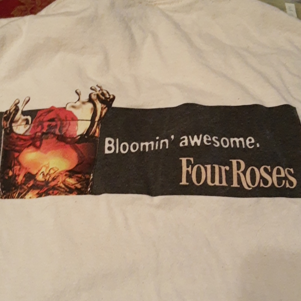 GILDAN Unisex Medium Four Roses Bourbon Tshirt